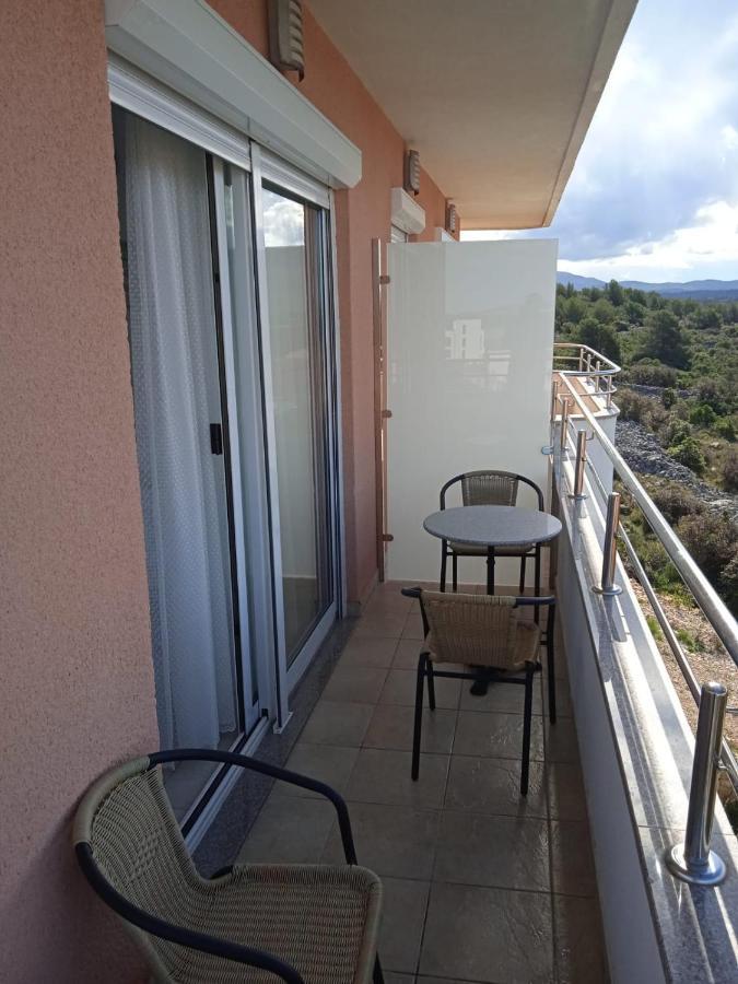 שיבניק Apartment Luka With Balcony, Sea View And Free Parking מראה חיצוני תמונה